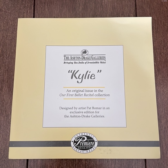 Ashton Drake Kylie Ballerina porcelain doll - Picture 6 of 6